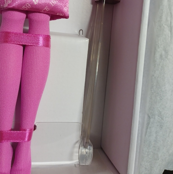 Barbie Signature Proudly Pink Genuine Silkstone Body Doll Mattel FXD50 KLL522 - Picture 7 of 16